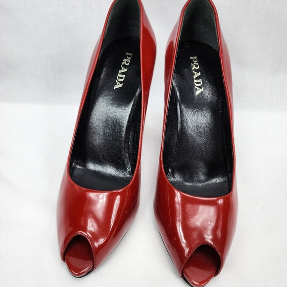 Prada Red Patent Leather Peep Toe Heels Pumps Prada Size 38 US 8 made in Italy - Picture 2 of 11